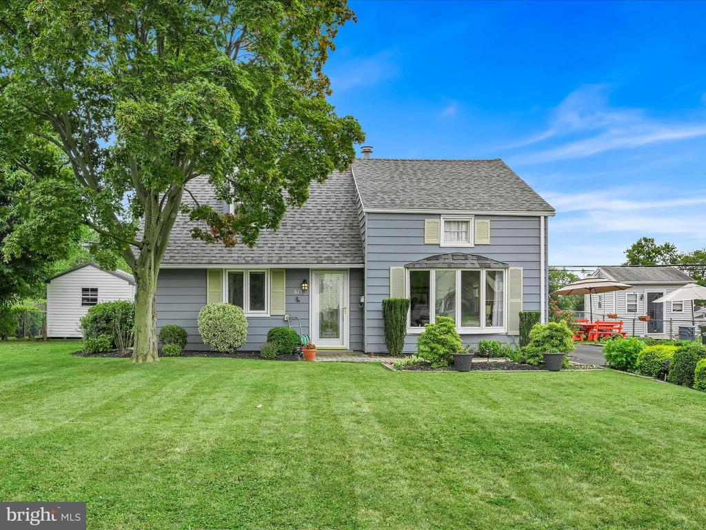 Preston Ln, Hatboro, PA 19040