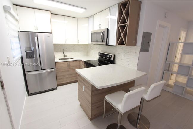 APT-202 - 427 Santander Ave, Condo with 0 bedrooms, 1 bathrooms and null parking in Coral Gables FL | Image 4