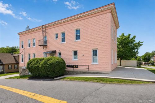 208 Tompkins Ave, Yonkers, NY, 10703-1043 | Card Image