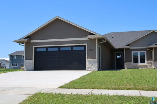 511 Bunyan Dr Drive, Harrisburg, SD, 57032-8293 | Card Image