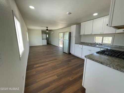 693 E Lake Dr, Benson, AZ, 85602-6224 | Card Image