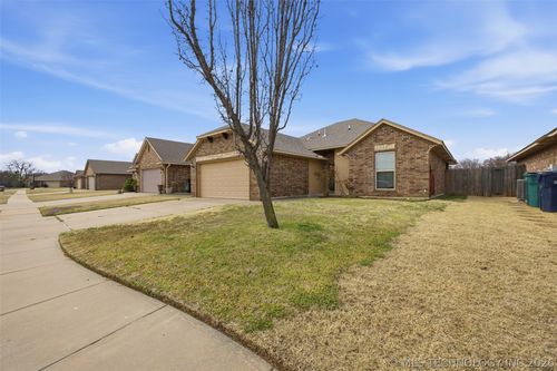 3525 Tecumseh Dr, Yukon, OK, 73099-4319 | Card Image