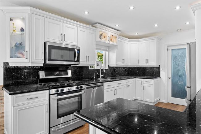 7770 Hawthorne Ave, House other with 4 bedrooms, 3 bathrooms and null parking in Miami Beach FL | Image 19