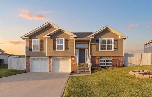 1505 Emerald Way, Warrensburg, MO, 64093-9510 | Card Image