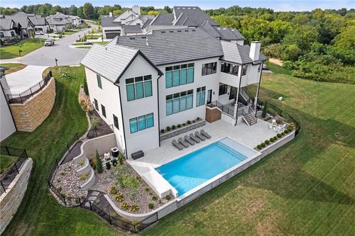 7390 N National Dr, Parkville, MO, 64152-4868 | Card Image