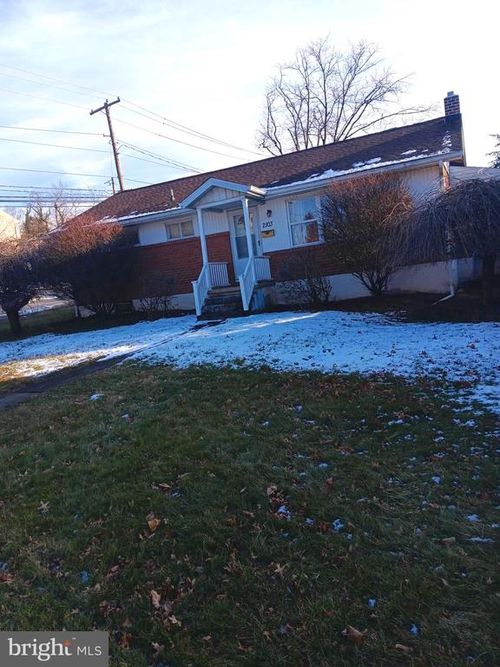 2103 Logan St, CAMP HILL, PA, 17011-3847 | Card Image