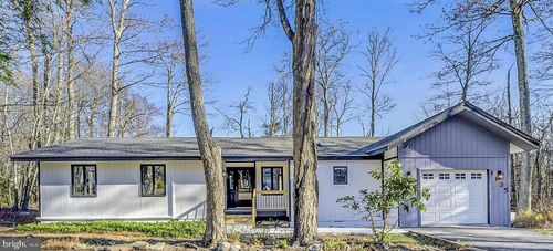 1135 Seven Nations Dr, Tobyhanna, PA, 18466-7905 | Card Image