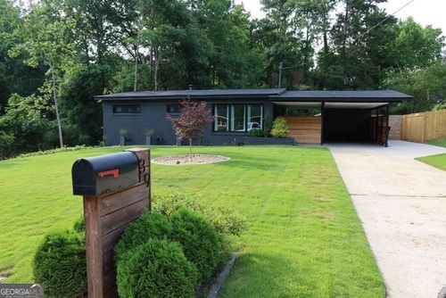 39 Willow Dr, Newnan, GA, 30263-1647 | Card Image