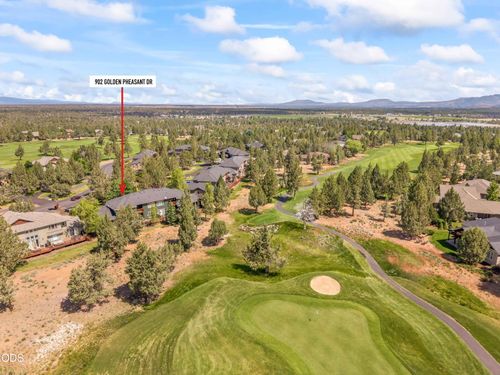 902 Golden Pheasant Dr, Redmond, OR, 97756-8293 | Card Image