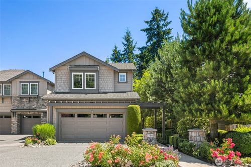 716 99th Avenue Ne, Bellevue, WA, 98004 | Card Image