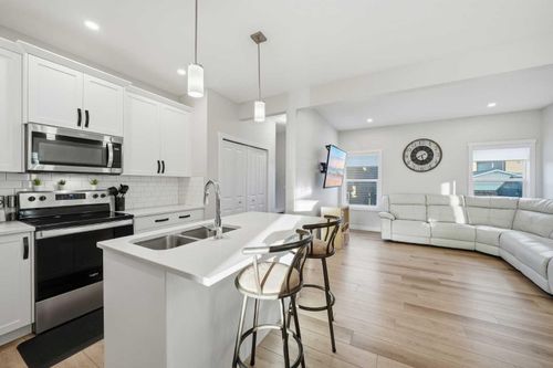 352 Bayview St Sw, Airdrie, AB, T4B5G3 | Card Image