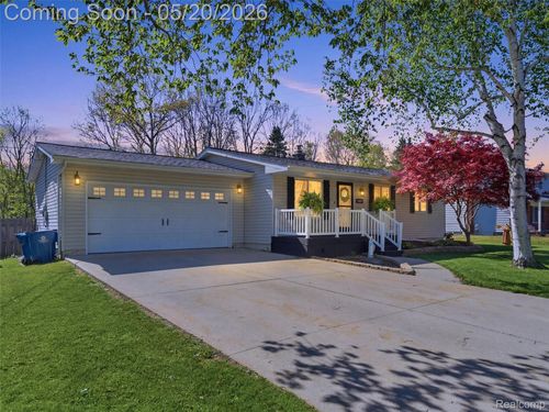 9134 Del Rio Dr, Grand Blanc, MI, 48439-8016 | Card Image