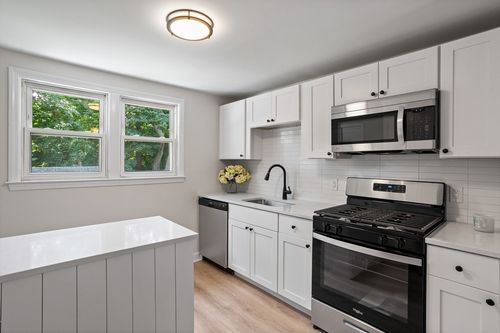 15-15 Genetti St, Bedford, MA, 01730-2506 | Card Image