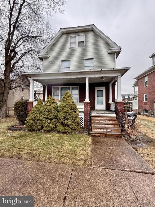 652 7th Ave, Williamsport, PA, 17701-4636 | Card Image