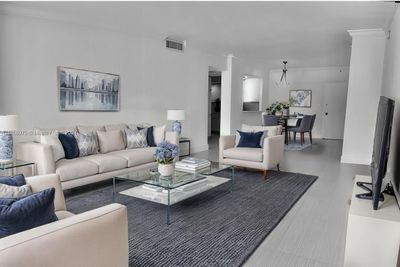 15B - 5600 Collins Ave, Condo with 2 bedrooms, 2 bathrooms and null parking in Miami Beach FL | Image 1