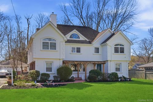12 Cannon Ct, Huntington, NY, 11743-2811 | Card Image