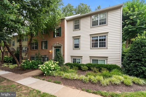 apt-201-12023 Golf Ridge Ct, FAIRFAX, VA, 22033-2625 | Card Image