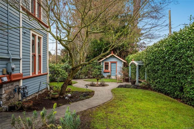 1023 St Charles St, House other with 3 bedrooms, 3 bathrooms and 6 parking in Victoria BC | Image 42