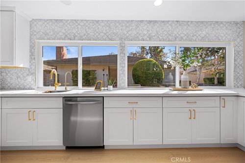 8 Dogwood S, Irvine, CA, 92612-2325 | Card Image