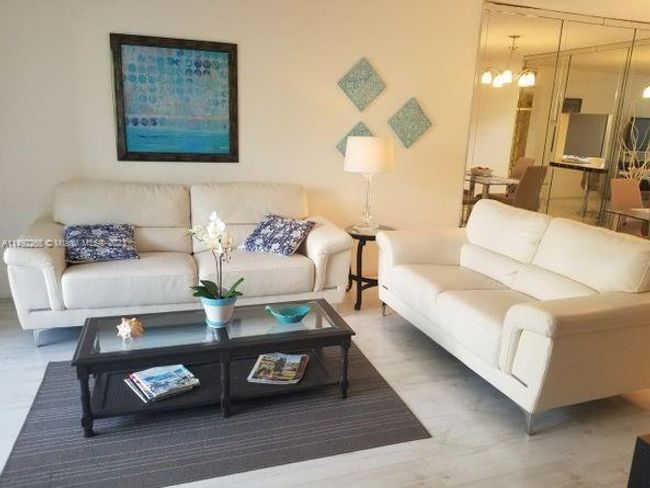 212 - 1541 S Ocean Blvd, Condo with 2 bedrooms, 2 bathrooms and null parking in Lauderdale By The Sea FL | Image 2