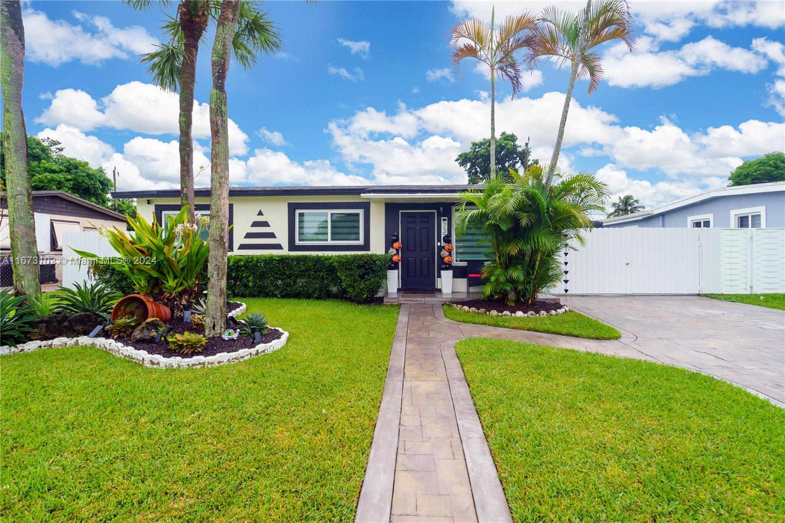 Hayes St, Hollywood, FL 33024