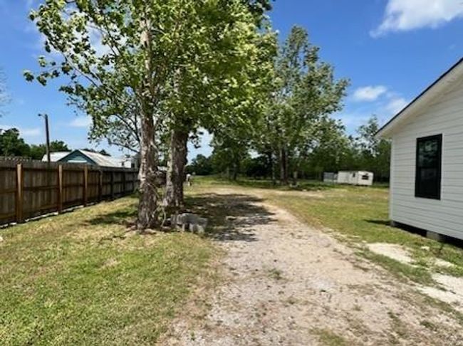 1170 County Road 284, House other with 3 bedrooms, 1 bathrooms and null parking in Alvin TX | Image 10