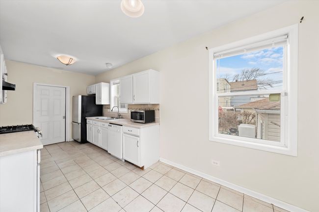 7546 W 61 St St, House other with 3 bedrooms, 2 bathrooms and 2 parking in Summit IL | Image 8