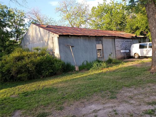 404 Cottonwood St, Coleman, TX, 76834-3521 | Card Image