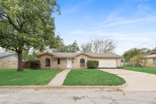 300 S Cherry Lane, Granbury, TX, 76048 | Card Image