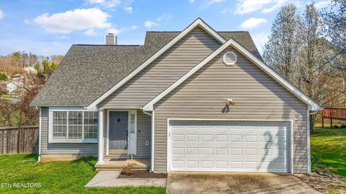 8809 Barbee Ln, Knoxville, TN, 37923-6372 | Card Image