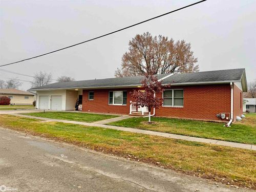 306 S Pine St, New Sharon, IA, 50207-7743 | Card Image