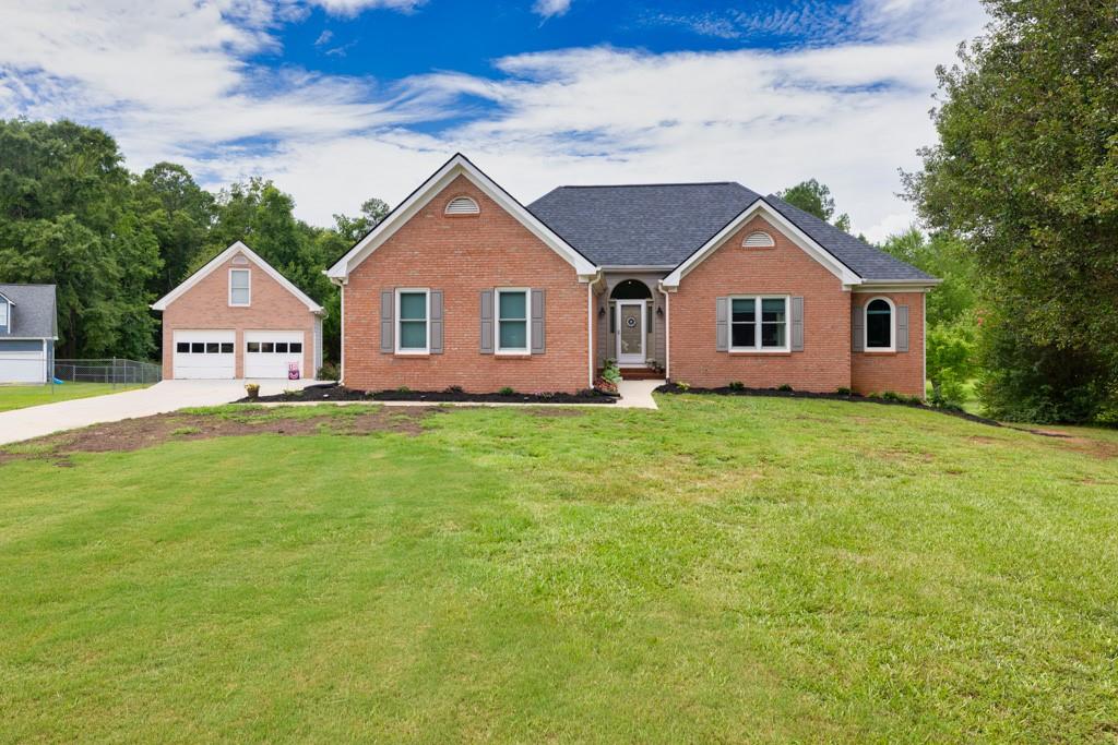 Castlewood Dr, Loganville, GA 30052