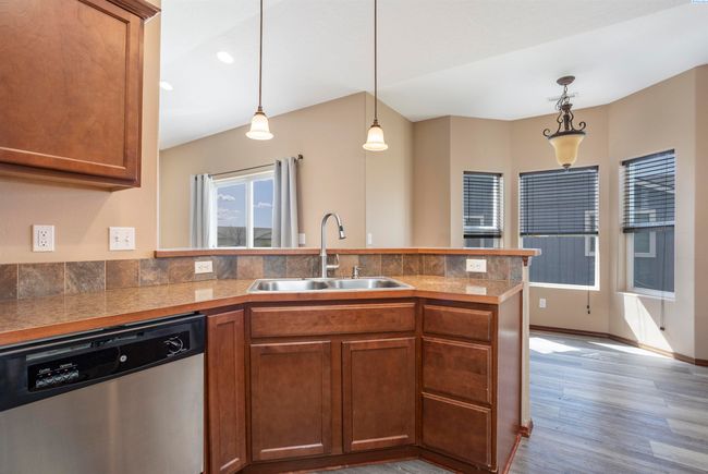 615 N Larkspur Ln, Home with 3 bedrooms, 2 bathrooms and null parking in Othello WA | Image 7