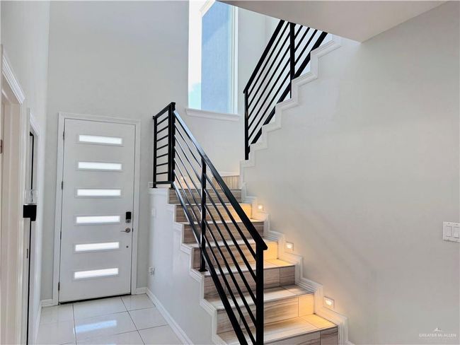 5512 N Crown Point, Townhouse with 3 bedrooms, 3 bathrooms and 2 parking in Pharr TX | Image 12