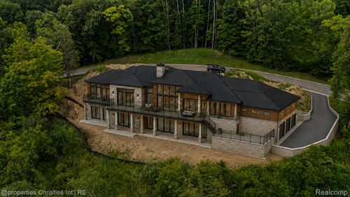 1246 Lake Forest Way, Milford, MI, 48380-1610 | Card Image