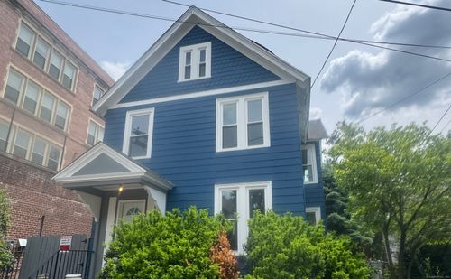 18 Pine St, Waterbury, CT, 06710-2128 | Card Image