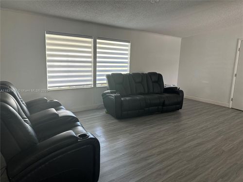 19800 Sw 180th St, Miami, FL, 33187-1530 | Card Image