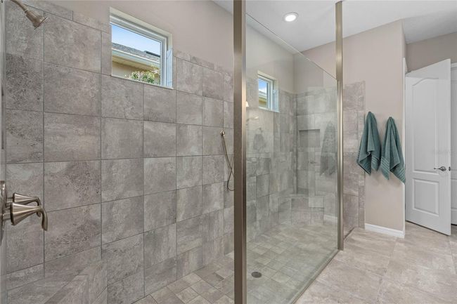 Owners En-Suite Shower with 2 Shower Heads | Image 25
