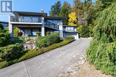 8742 Pender Park Dr, House other with 3 bedrooms, 3 bathrooms and 4 parking in North Saanich BC | Image 2