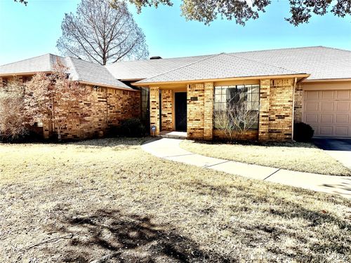 1111 Surrey Dr, Ardmore, OK, 73401-3468 | Card Image