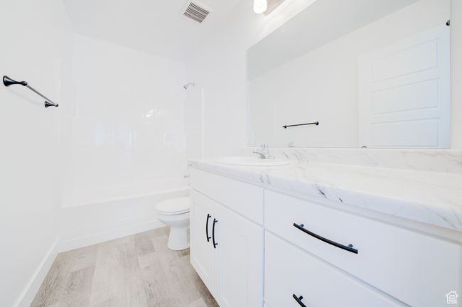 Photo of a similar main bathroom | Image 5