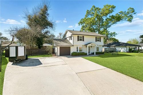 110 Lake Park Dr, Belle Chasse, LA, 70037-2313 | Card Image