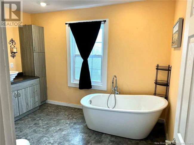 976 Pleasant Dr, House other with 6 bedrooms, 3 bathrooms and null parking in Minto NB | Image 14