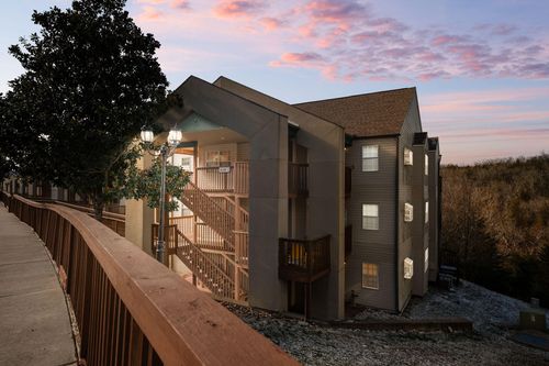 5-13 Woodpecker Ln, Branson, MO, 65616-7105 | Card Image