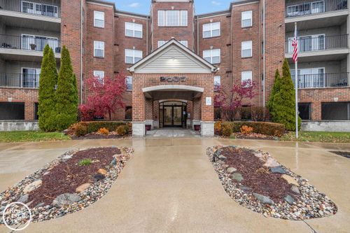 2118 Country Club Dr, Saint Clair Shores, MI, 48082-2904 | Card Image