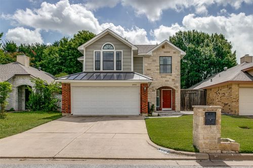 6816 Driffield Cir E, North Richland Hills, TX, 76182-4466 | Card Image