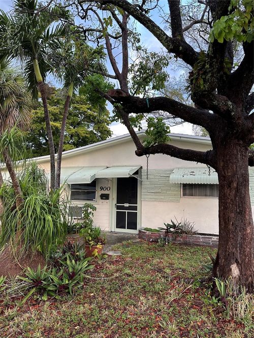 900 Ne 11th Ave, Pompano Beach, FL, 33060-5774 | Card Image