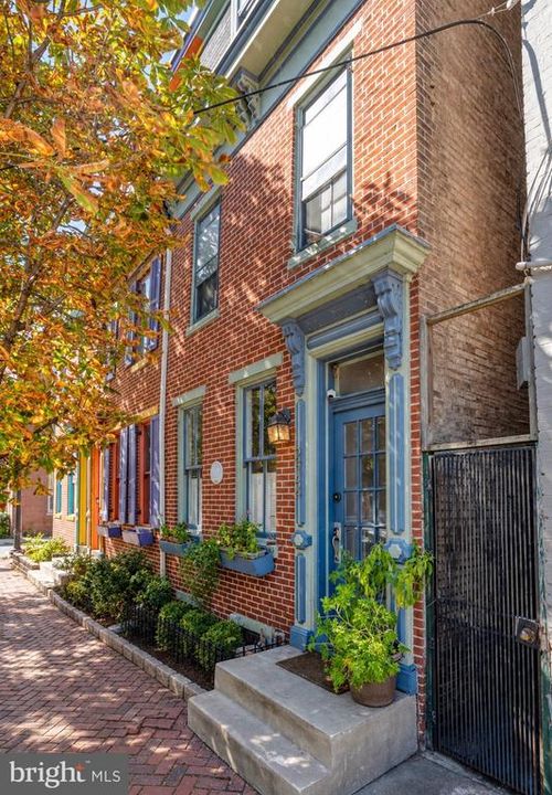 272 Cumberland St, HARRISBURG, PA, 17102-2742 | Card Image