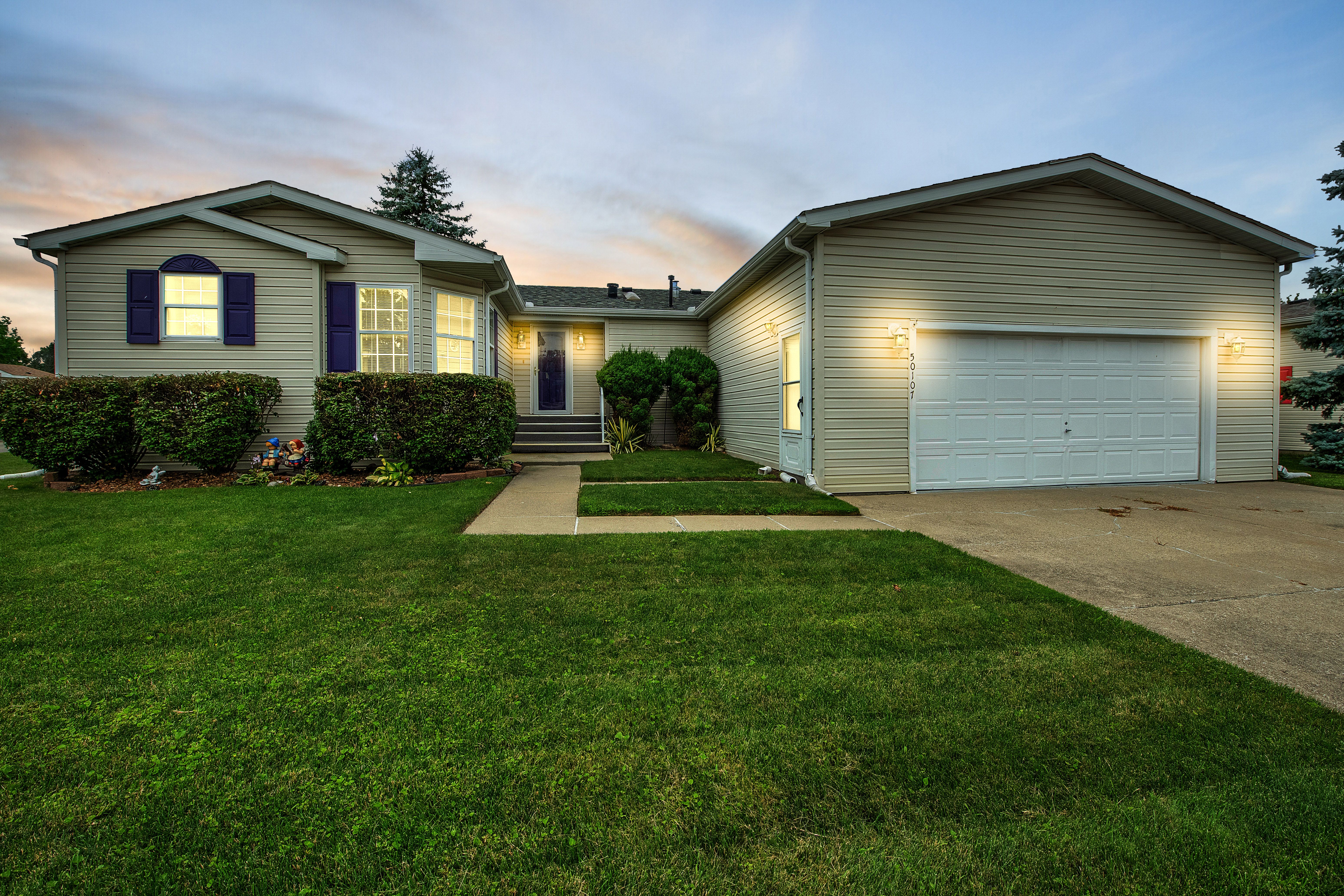 Spicer Ct, Shelby Township, MI 48315