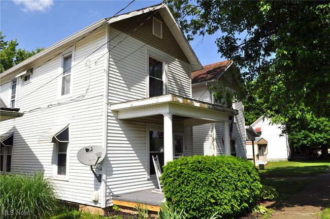 82 W 1 St St, House other with 5 bedrooms, 2 bathrooms and null parking in Frazeysburg OH | Image 6